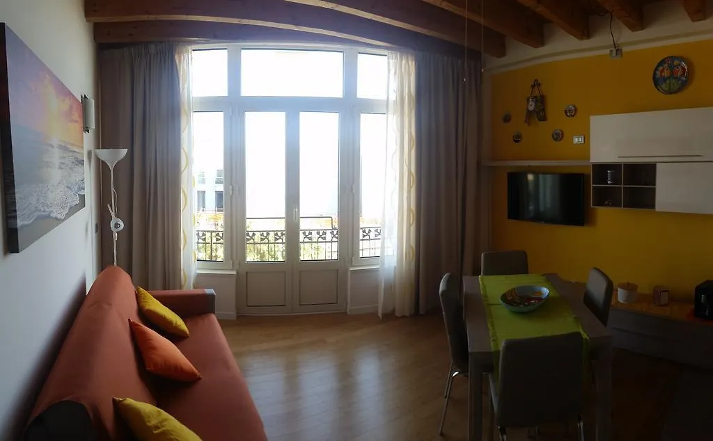 Villa Savonaamare 0*, Savona Italia